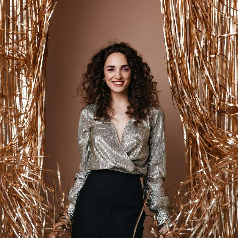 Office Party Glam: Dressing to Impress in the Workplace